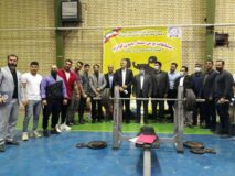 حضور اردشیر مطهری در جمع ورزشکاران حاضر در مسابقات پرس سینه استان سمنان